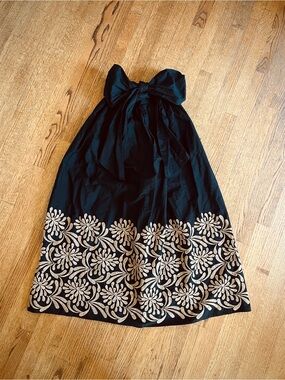 GIUSTINA Black Skirt with Floral Embroidery by LORETTA CAPONI
